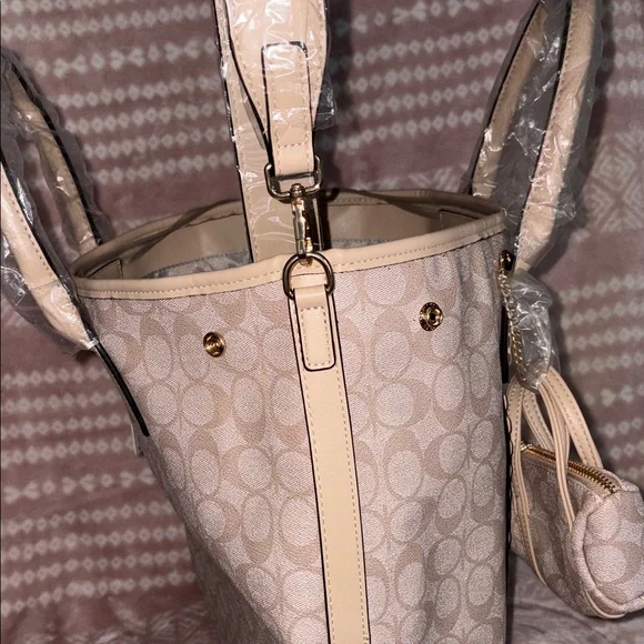 Elegant Beige Tote Bag - Picture 7 of 16